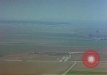 Standbild strafing ein Fahrzeug europäische Theater, 1945, aus Sekunde 35 historischem Filmmaterial Videoclip 65675049802
