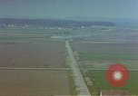 Standbild strafing ein Fahrzeug europäische Theater, 1945, aus Sekunde 37 historischem Filmmaterial Videoclip 65675049802