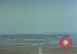Standbild strafing ein Fahrzeug europäische Theater, 1945, aus Sekunde 39 historischem Filmmaterial Videoclip 65675049802
