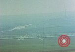 Standbild strafing ein Fahrzeug europäische Theater, 1945, aus Sekunde 44 historischem Filmmaterial Videoclip 65675049802