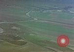 Standbild strafing ein Fahrzeug europäische Theater, 1945, aus Sekunde 47 historischem Filmmaterial Videoclip 65675049802