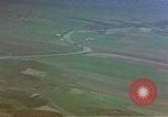 Standbild strafing ein Fahrzeug europäische Theater, 1945, aus Sekunde 48 historischem Filmmaterial Videoclip 65675049802