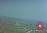 Standbild strafing ein Fahrzeug europäische Theater, 1945, aus Sekunde 53 historischem Filmmaterial Videoclip 65675049802