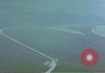 Standbild strafing ein Fahrzeug europäische Theater, 1945, aus Sekunde 59 historischem Filmmaterial Videoclip 65675049802