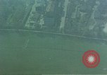 Standbild strafing ein Gebäude europäische Theater, 1945, aus Sekunde 10 historischem Filmmaterial Videoclip 65675049803