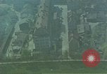 Standbild strafing ein Gebäude europäische Theater, 1945, aus Sekunde 13 historischem Filmmaterial Videoclip 65675049803