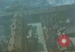 Standbild strafing ein Gebäude europäische Theater, 1945, aus Sekunde 15 historischem Filmmaterial Videoclip 65675049803