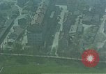 Standbild strafing ein Gebäude europäische Theater, 1945, aus Sekunde 19 historischem Filmmaterial Videoclip 65675049803