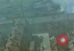 Standbild strafing ein Gebäude europäische Theater, 1945, aus Sekunde 22 historischem Filmmaterial Videoclip 65675049803