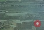 Standbild strafing ein Gebäude europäische Theater, 1945, aus Sekunde 33 historischem Filmmaterial Videoclip 65675049803