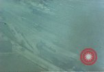 Standbild strafing ein Gebäude europäische Theater, 1945, aus Sekunde 38 historischem Filmmaterial Videoclip 65675049803