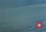 Standbild strafing ein Gebäude europäische Theater, 1945, aus Sekunde 49 historischem Filmmaterial Videoclip 65675049803