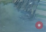 Standbild strafing ein Gebäude europäische Theater, 1945, aus Sekunde 54 historischem Filmmaterial Videoclip 65675049803