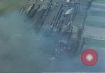 Standbild strafing ein Gebäude europäische Theater, 1945, aus Sekunde 55 historischem Filmmaterial Videoclip 65675049803