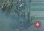 Standbild strafing ein Gebäude europäische Theater, 1945, aus Sekunde 56 historischem Filmmaterial Videoclip 65675049803