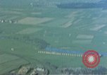 Standbild strafing ein Gebäude europäische Theater, 1945, aus Sekunde 58 historischem Filmmaterial Videoclip 65675049803