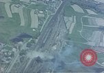 Standbild Bombardierung der Deutschen Ziele Zweiten Weltkrieg Deutschland, 1945, aus Sekunde 10 historischem Filmmaterial Videoclip 65675049807