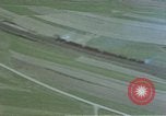 Standbild Bombardierung der Deutschen Ziele Zweiten Weltkrieg Deutschland, 1945, aus Sekunde 21 historischem Filmmaterial Videoclip 65675049807