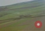 Standbild Amerikanische Flugzeuge Angriffe deutscher Flugzeuge Deutschland, 1945, aus Sekunde 17 historischem Filmmaterial Videoclip 65675049808
