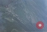 Standbild Amerikanische Flugzeuge Tageslicht Bombe deutsche Stadt Deutschland, 1945, aus Sekunde 17 historischem Filmmaterial Videoclip 65675049809