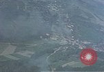 Standbild Amerikanische Flugzeuge Tageslicht Bombe deutsche Stadt Deutschland, 1945, aus Sekunde 21 historischem Filmmaterial Videoclip 65675049809