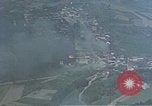 Standbild Amerikanische Flugzeuge Tageslicht Bombe deutsche Stadt Deutschland, 1945, aus Sekunde 23 historischem Filmmaterial Videoclip 65675049809