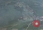 Standbild Amerikanische Flugzeuge Tageslicht Bombe deutsche Stadt Deutschland, 1945, aus Sekunde 25 historischem Filmmaterial Videoclip 65675049809