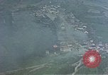 Standbild Amerikanische Flugzeuge Tageslicht Bombe deutsche Stadt Deutschland, 1945, aus Sekunde 26 historischem Filmmaterial Videoclip 65675049809
