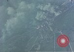 Standbild Amerikanische Flugzeuge Tageslicht Bombe deutsche Stadt Deutschland, 1945, aus Sekunde 30 historischem Filmmaterial Videoclip 65675049809