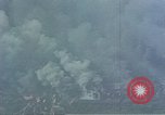 Standbild Amerikanische Flugzeuge Tageslicht Bombe deutsche Stadt Deutschland, 1945, aus Sekunde 32 historischem Filmmaterial Videoclip 65675049809