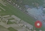Standbild US Army Air Force strafing Deutsche Rangierbahnhof Deutschland, 1945, aus Sekunde 6 historischem Filmmaterial Videoclip 65675049812