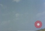 Standbild US Army Air Force strafing Deutsche Rangierbahnhof Deutschland, 1945, aus Sekunde 30 historischem Filmmaterial Videoclip 65675049812