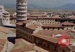 Immagine di Vedute aeree della Torre Pendente e Piazza del Duomo Pisa Italia, 1944, secondo 10 filmato di repertorio 65675049827