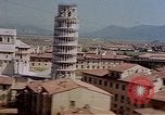 Immagine di Vedute aeree della Torre Pendente e Piazza del Duomo Pisa Italia, 1944, secondo 11 filmato di repertorio 65675049827