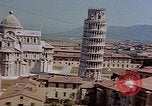 Immagine di Vedute aeree della Torre Pendente e Piazza del Duomo Pisa Italia, 1944, secondo 12 filmato di repertorio 65675049827