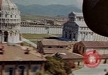 Immagine di Vedute aeree della Torre Pendente e Piazza del Duomo Pisa Italia, 1944, secondo 17 filmato di repertorio 65675049827