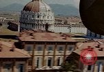 Immagine di Vedute aeree della Torre Pendente e Piazza del Duomo Pisa Italia, 1944, secondo 18 filmato di repertorio 65675049827