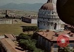 Immagine di Vedute aeree della Torre Pendente e Piazza del Duomo Pisa Italia, 1944, secondo 19 filmato di repertorio 65675049827
