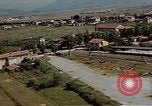 Immagine di Vedute aeree della Torre Pendente e Piazza del Duomo Pisa Italia, 1944, secondo 33 filmato di repertorio 65675049827