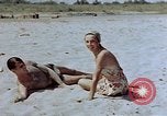 Standbild lt Col Gilbert O Wymond und Fliegern der 65th Fighter Squadron Korsika Frankreich, 1944, aus Sekunde 5 historischem Filmmaterial Videoclip 65675049831