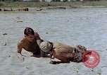 Standbild lt Col Gilbert O Wymond und Fliegern der 65th Fighter Squadron Korsika Frankreich, 1944, aus Sekunde 9 historischem Filmmaterial Videoclip 65675049831