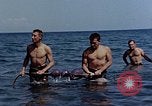 Standbild lt Col Gilbert O Wymond und Fliegern der 65th Fighter Squadron Korsika Frankreich, 1944, aus Sekunde 12 historischem Filmmaterial Videoclip 65675049831