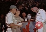 Standbild lt Col Gilbert O Wymond und Fliegern der 65th Fighter Squadron Korsika Frankreich, 1944, aus Sekunde 29 historischem Filmmaterial Videoclip 65675049831