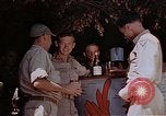 Standbild lt Col Gilbert O Wymond und Fliegern der 65th Fighter Squadron Korsika Frankreich, 1944, aus Sekunde 31 historischem Filmmaterial Videoclip 65675049831