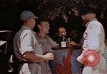 Standbild lt Col Gilbert O Wymond und Fliegern der 65th Fighter Squadron Korsika Frankreich, 1944, aus Sekunde 33 historischem Filmmaterial Videoclip 65675049831