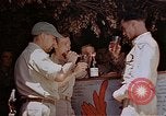 Standbild lt Col Gilbert O Wymond und Fliegern der 65th Fighter Squadron Korsika Frankreich, 1944, aus Sekunde 37 historischem Filmmaterial Videoclip 65675049831