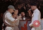 Standbild lt Col Gilbert O Wymond und Fliegern der 65th Fighter Squadron Korsika Frankreich, 1944, aus Sekunde 39 historischem Filmmaterial Videoclip 65675049831