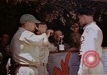 Standbild lt Col Gilbert O Wymond und Fliegern der 65th Fighter Squadron Korsika Frankreich, 1944, aus Sekunde 41 historischem Filmmaterial Videoclip 65675049831