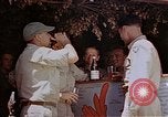 Standbild lt Col Gilbert O Wymond und Fliegern der 65th Fighter Squadron Korsika Frankreich, 1944, aus Sekunde 44 historischem Filmmaterial Videoclip 65675049831