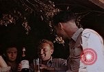 Standbild lt Col Gilbert O Wymond und Fliegern der 65th Fighter Squadron Korsika Frankreich, 1944, aus Sekunde 50 historischem Filmmaterial Videoclip 65675049831